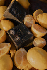 Jabón solido de carbón activo y aceite de oliva