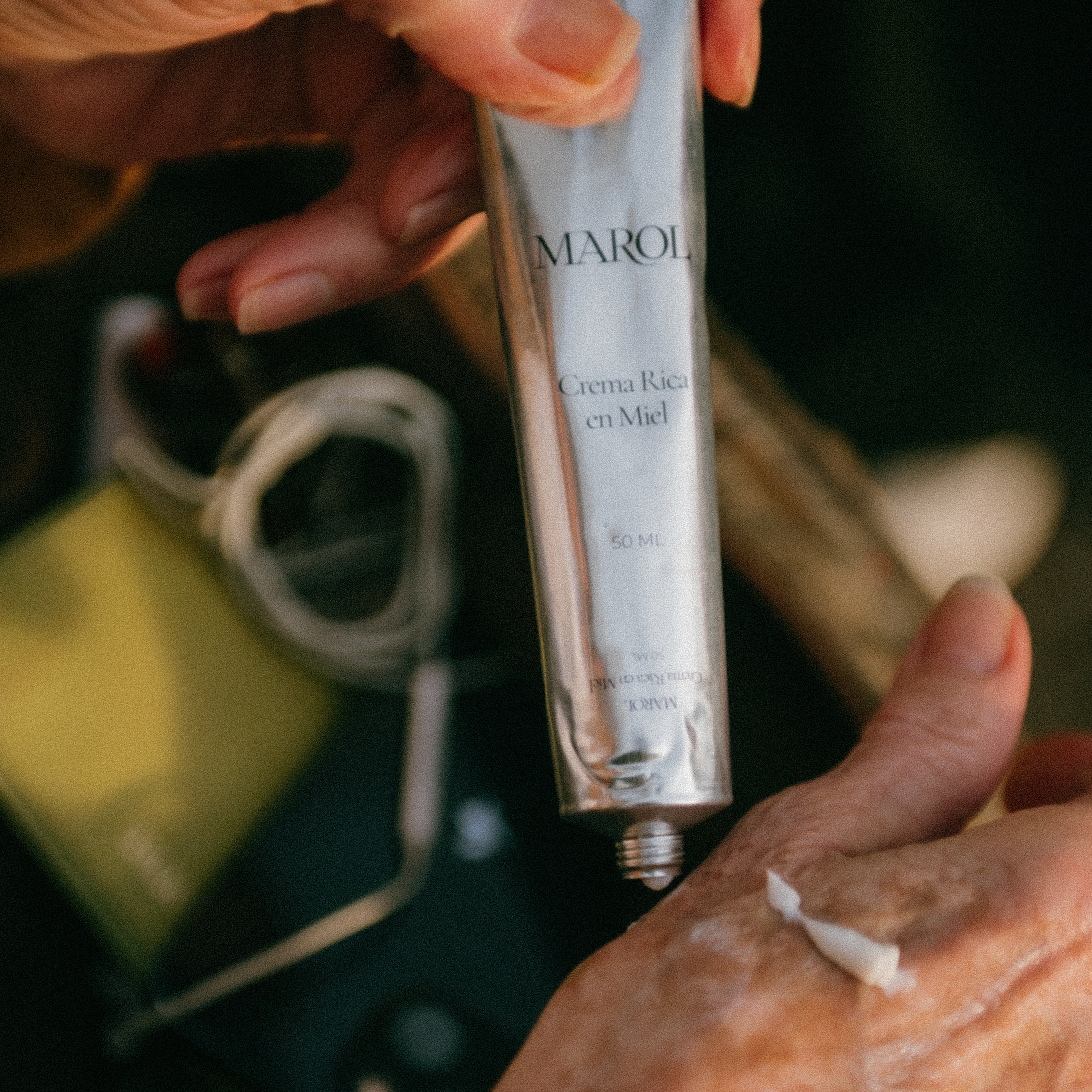 Crema de manos rica en miel