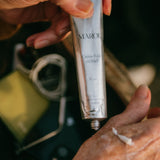 Crema de manos rica en miel