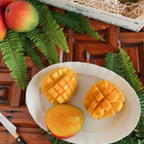 Mangos madurados en el árbol