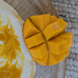 Mangos madurados en el árbol